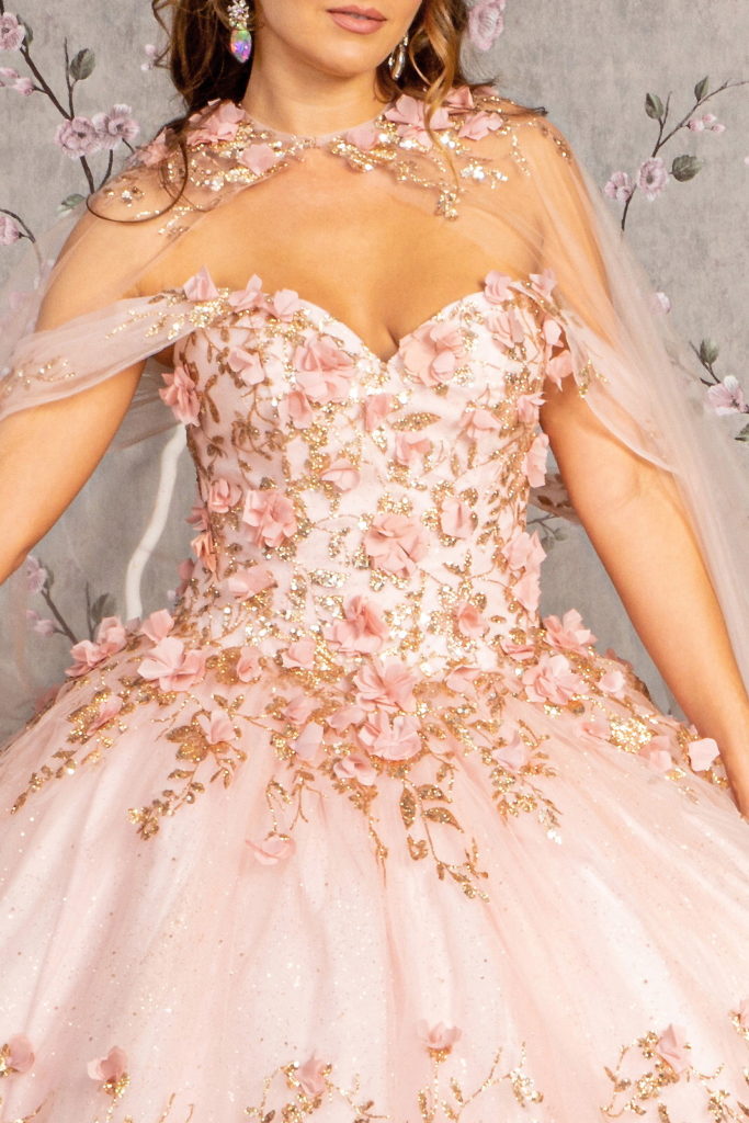 ثوب Quinceanera شبكي مزين بالزهور ثلاثي الأبعاد مع كيب شبكي طويل