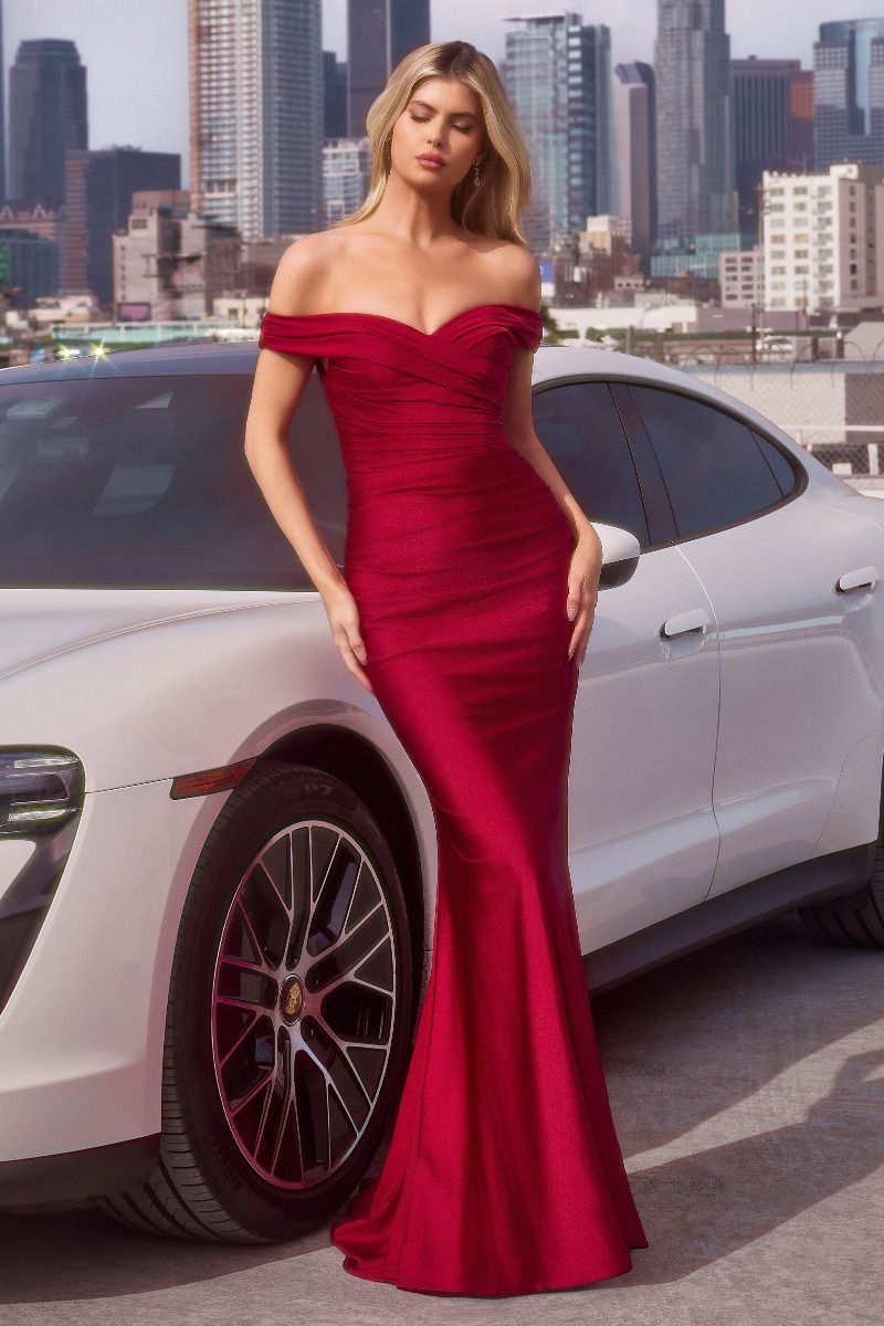 Off-the-shoulder sweetheart neckline fitted dress